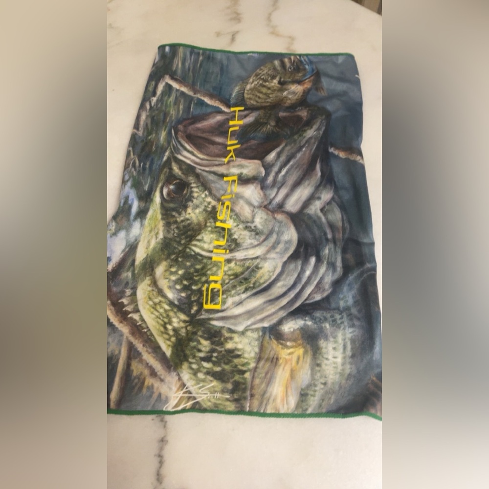 Huk Fishing Graphic neck gaiter - green and Yellow EUC